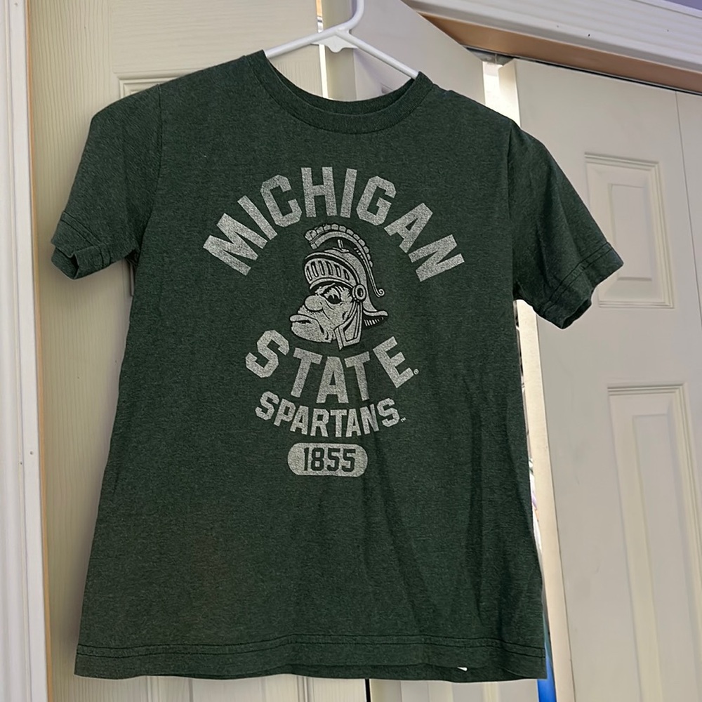 T university boys medium Michigan state t shirt